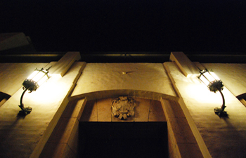 Honolulu Hale-front entrance