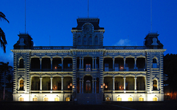 Iolani Palace at dusk